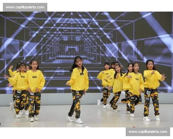 乳模比赛聚焦身体艺术与美学 展现独特魅力与个性风采